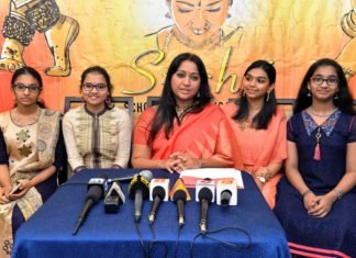 സമ്പൂര്ണ്ണം” ഭരതനാട്യം അഭ്യസിക്കുന്നവര്ക്കുളള ഒരു റഫറന്സ് ഗൈഡ് തയ്യാറാക്കാൻ വിനിത പ്രതീഷ്