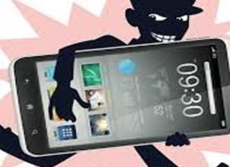 മോഷ്ടിക്കുന്നെങ്കില് ഇങ്ങനെ മോഷ്ടിക്കണം. കൊല്ലത്ത് യുവാവ് പോലീസ്സ്റ്റേഷനില് നിന്നും പോലീസുകാരന്റെ ഫോണ് മോഷ്ടിച്ചു