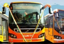 ലോ ഫ്ലോർ എസി ബസിൽ യാത്രക്കാരൻ ഛർദിച്ചു; ബസ് കഴുകിച്ച് ജീവനക്കാർ, പ്രതിഷേധിച്ച് യാത്രക്കാർ