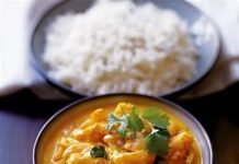 റെസിപി കോർണറിൽ പച്ചമാങ്ങയും ഉണക്കചെമ്മീനും തേങ്ങാപ്പാൽ ചേർത്ത് വെച്ച കറി.