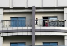 കുഞ്ഞുങ്ങൾ കെട്ടിടങ്ങളിൽ നിന്ന് വീണ് അപകടം: ബോധവത്കരണവുമായി ഷാർജ പൊലീസ്