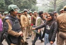 ‘വിദ്വേഷത്തിന് പകരം സ്നേഹം’: വേറിട്ട പ്രതിഷേധ പാതയിൽ വിദ്യാർഥികൾ
