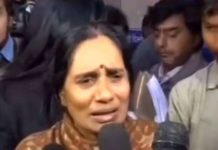 ‘കുറ്റവാളികൾക്ക് മുമ്പിൽ സർക്കാരും കോടതിയും തലകുനിക്കുന്നു’: പൊട്ടിക്കരഞ്ഞ് നിർഭയയുടെ അമ്മ