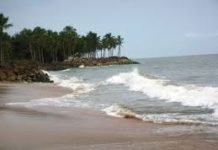 ചാവക്കാട് ബ്ലാങ്ങാട് കടലിൽ കുളിക്കാനിറങ്ങിയ 3 വിദ്യാര്ത്ഥികളില് ഒരാള് മുങ്ങി മരിച്ചു.