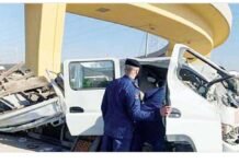 ഓടിക്കൊണ്ടിരുന്ന ലോറി പാലത്തിൽ നിന്ന് വീണ് രണ്ട് പേർക്ക് പരിക്ക്