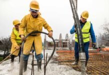 കാലാവധി കഴിഞ്ഞ കരാറുകളുടെ ഭാഗമായി തൊഴിൽ ചെയ്യുന്ന മുക്കാൽ ലക്ഷം തൊഴിലാളികൾക്ക് മുന്നറിയിപ്പുമായി കുവൈറ്റ് അധികൃതർ.