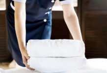 ഇൻസ്റ്റിറ്റ്യൂഷനൽ ക്വാറന്റൈൻ സേവനം നൽകുന്ന ഹോട്ടലുകളിലെ ജീവനക്കാർക്ക് അടിയന്തരമായി കോവിഡ് വാക്സിനേഷൻ നൽകും