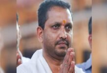 കെ സുരേന്ദ്രൻ മത്സരിച്ച രണ്ടു മണ്ഡലങ്ങളിലും ഏറെ പിന്നിൽ