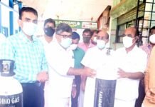 കാസറഗോഡ് ജില്ലാ അസോസിയേഷൻ കുവൈറ്റ് ഓക്സിജൻ സിലിണ്ടറുകൾ കൈമാറി.