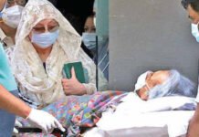 ശ്വാസതടസ്സത്തെ തുടർന്ന് നടൻ ദിലീപ് കുമാർ ആശുപത്രിയിൽ