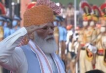 എഴുപത്തിയഞ്ചാം സ്വാതന്ത്ര്യദിനം ആഘോഷിച്ച് രാജ്യം; പ്രധാനമന്ത്രി ചെങ്കോട്ടയിൽ ത്രിവർണ്ണ പതാക ഉയർത്തി