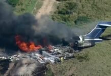 ഹൂസ്റ്റണിൽ പറന്നുയരാൻ ശ്രമിക്കുന്നതിനിടെ വിമാനത്തിന് തീപിടിച്ചു; യാത്രക്കാർ അത്ഭുതകരമായി രക്ഷപ്പെട്ടു