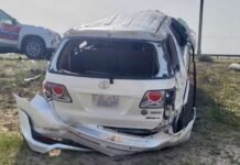 അബ്ദല്ലിക്ക് സമീപം കാർ അപകടത്തിൽപ്പെട്ട് ഏഷ്യക്കാരൻ മരിച്ചു, ഭാര്യയ്ക്കും കുട്ടികൾക്കും പരിക്കേറ്റു