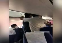 മുഖ്യമന്ത്രിക്കെതിരെ വിമാനത്തിനുള്ളില് പ്രതിഷേധിച്ചത് അധ്യാപകൻ