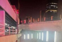 കാർ പാർക്കിംഗ് ലോട്ടിൽ നിന്ന് വീണ് സ്ത്രീക്ക് പരിക്കേറ്റു