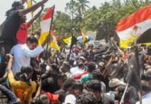 വിഴിഞ്ഞം സമരം അവസാനിപ്പിച്ചു , തീരുമാനം മുഖ്യമന്ത്രി നേരിട്ട് നടത്തിയ ചർച്ചയ്ക്കൊടുവിൽ