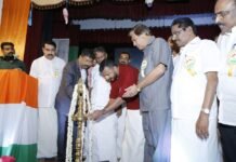 സതീശൻ പാച്ചേനിക്ക് ആദരവ് അർപ്പിച്ച് ഒഐസിസി കുവൈറ്റ് മലയാളോത്സവം രാഹുൽ മാങ്കൂട്ടത്തിൽ ഉദ്ഘാടനം ചെയ്തു.