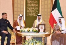 അംബാസഡർ ഡോ ആദർശ് സ്വൈക കുവൈറ്റ് കിരീടാവകാശിയെ സന്ദർശിച്ചു