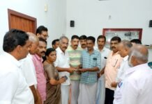 കോഴിക്കോട് ജില്ലാ അസോസിയേഷൻ കുവൈറ്റ് ,കുടുംബ ക്ഷേമ സഹായം വിതരണം ചെയ്തു.