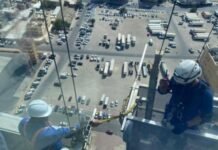 ഹവല്ലിയിൽ കെട്ടിടത്തിൻ്റെ 21-ാം നിലയിൽ കുടുങ്ങിയ രണ്ടു പ്രവാസികളെ രക്ഷപ്പെടുത്തി