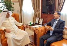 അംബാസഡർ ഡോ. ആദർശ് സ്വൈക കുവൈറ്റ് ചേംബർ ഓഫ് കൊമേഴ്സ് ആൻഡ് ഇൻഡസ്ട്രി ചെയർമാനുമായി കൂടിക്കാഴ്ച നടത്തി