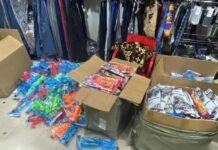 വാട്ടർ ടോയ്സ് വിൽപ്പന നടത്തിയ കട അധികൃതർ അടച്ചുപൂട്ടി