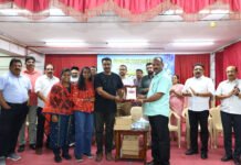 നൈ കുമാറിനും കുടുംബത്തിനും യാത്രയയപ്പ് നല്കി.