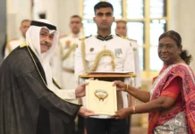 ഇന്ത്യയിലെ കുവൈത്ത് അംബാസഡർ ചുമതലയേറ്റു കുവൈത്ത് അംബാസഡർ മിഷാൽ അൽ ഷമാലി ഇന്ത്യന് രാഷ്ട്രപതി ദ്രൗപതി മുർമുവിന് യോഗ്യത പത്രം കൈമാറുന്നു
