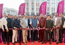 മലബാർ ഗോൾഡ് & ഡയമണ്ട്സ്: കുവൈറ്റിലും യുഎഇയിലും നവീകരിച്ച 2 ഷോറൂമുകൾ ആരംഭിച്ചു