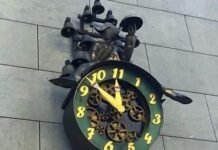 12 എന്ന അക്കം ഇല്ലാത്ത ക്ലോക്ക് ഉള്ള ഒരു സ്ഥലം?