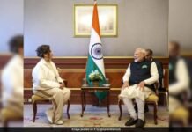 കുവൈത്തിലെ ആദ്യ ലൈസൻസുള്ള യോഗ സ്റ്റുഡിയോ സ്ഥാപകനുമായി പ്രധാനമന്ത്രി കൂടിക്കാഴ്ച നടത്തി