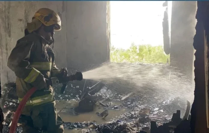 firefighters-contain-house-fire-in-andalusia-rescue-5-residents-Kuwait-2024-12-17-16-45-51