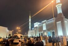 റമദാൻ അവസാന 10 ദിനങ്ങൾ: പ്രാർത്ഥനയിൽ മുഴുകി വിശ്വാസികൾ