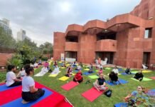 കുവൈത്തിലെ ഇന്ത്യൻ ഹൗസിൽ വനിതകൾക്കായി പ്രത്യേക യോഗ പരിശീലനം