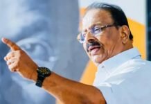 “കെ.സുധാകരൻ തുടരട്ടെ; പിണറായി ഭരണം തുലയട്ടെ” കെപിസിസി ഓഫീസിന് മുന്നിൽ സുധാകരനെ അനുകൂലിക്കുന്ന ഫ്ലക്സ് ബോർഡ്