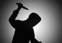 ക്രിക്കറ്റ് ബോള് തിരികെ കൊടുത്തില്ല; അധ്യാപകനെ കുത്തിപ്പരിക്കേല്പ്പിച്ച് വിദ്യാർത്ഥി