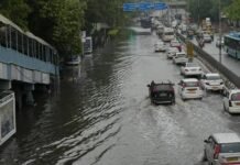 കനത്ത മഴയിൽ മുങ്ങി ഡൽഹിയും മുംബൈയും