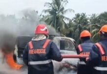 കോഴിക്കോട് ഫ്ലൈ ഓവറിർ ഓടിക്കൊണ്ടിരുന്ന ഒമിനി വാനിന് തീപിടിച്ചു