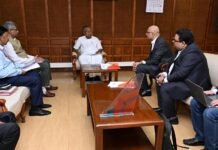 വെട്ടിക്കുറച്ച വിമാന സർവീസുകൾ തിരികെ കൊണ്ടുവരുമെന്ന് എയർ ഇന്ത്യ എക്സ്പ്രസ് അധികൃതർ