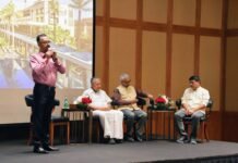 മുഖ്യമന്ത്രി പിണറായി വിജയൻ കുവൈത്തിലെ പൗരപ്രമുഖരുമായും സംഘടന പ്രതിനിധികളുമായും കൂടിക്കാഴ്ച നടത്തി