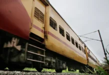 വർക്കലയിൽ ഓടിക്കൊണ്ടിരിക്കുന്ന ട്രെയിനിലെ ലേഡീസ് കമ്പാര്ട്മെന്റിൽ ഓടിക്കയറി, യുവാവ് യുവതിയെ തള്ളിയിട്ടു