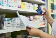 നിയന്ത്രണ ലംഘനം നടത്തിയതിന് നാല് സ്വകാര്യ ഫാർമസികളുടെ ലൈസൻസ് ആരോഗ്യമന്ത്രി റദ്ദാക്കി