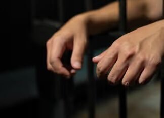 മയക്കുമരുന്ന് കടത്താൻ ശ്രമിച്ച പ്രമുഖ കുവൈറ്റ് വനിതയ്ക്കും ഭർത്താവിനും രണ്ട് വർഷം തടവ് ശിക്ഷ വിധിച്ച് ക്രിമിനൽ കോടതി