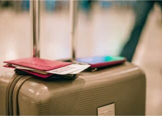 കുവൈത്തിലെ നുവൈസീബ് അതിർത്തി വഴി വ്യാജ ഗൾഫ് പാസ്പോർട്ട് ഉപയോഗിച്ച് അതിർത്തി കടക്കുന്നതിനിടെ ഒരു കുടുംബത്തിലെ 7 പേർ പിടിയിൽ