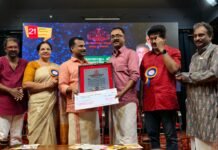 മലയാളം മിഷൻ സുഗതാഞ്ജലി പ്രവാസി പുരസ്കാരം ഏറ്റുവാങ്ങി