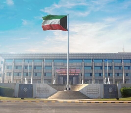 അർധരാത്രി മുതൽ രാവിലെ 6 വരെ വീട്ടിൽ തുടരണമെന്ന് കുവൈത്ത് ആഭ്യന്തര മന്ത്രാലയത്തിന്റെ മുന്നറിയിപ്പ്