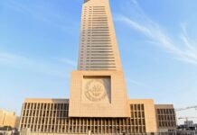 തൊഴിൽ പെർമിറ്റ് കാലാവധി കഴിഞ്ഞ പ്രവാസികളുടെ ബാങ്ക് അക്കൗണ്ടുകൾക്ക് കർശന നിരീക്ഷണം ഏർപ്പെടുത്താൻ കുവൈത്ത് സെൻട്രൽ ബാങ്ക്