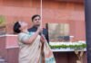 80-ാം സ്വാതന്ത്ര്യദിനം ആഘോഷിച്ച് കുവൈത്തിലെ ഇന്ത്യൻ സമൂഹം;എംബസി അങ്കണത്തിൽ ദേശീയപതാക ഉയർത്തി