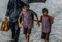 കനത്ത മഴ; സംസ്ഥാനത്ത് 10 ജില്ലകളിലും 4 താലൂക്കുകളിലും വിദ്യാഭ്യാസ സ്ഥാപനങ്ങൾക്ക് നാളെ അവധി