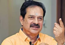 ബിജെപി വിട്ട നടൻ ദേവൻ ടിവികെയിലേക്ക്; വിജയുമായി ഉടൻ കൂടിക്കാഴ്ച